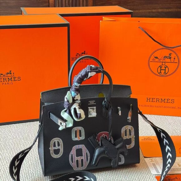 Classic Hermes Bag: A Stylish and Versatile Choice for Elegance main image 6